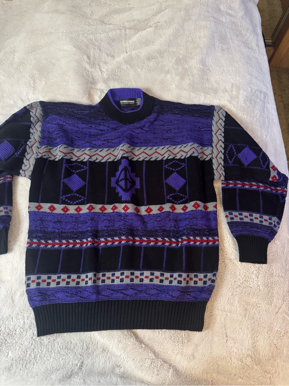 Vintage-Inspired Geometric Crewneck Sweater in Purple and Black